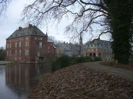 Weeze : Schloss Wissen, von der Parkanlage aus gesehen ( Dezember 2008 )